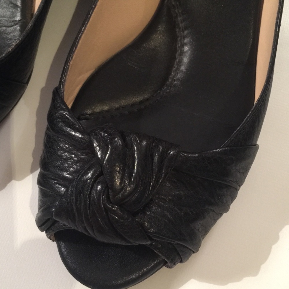 Johnston Murphy black leather peep toe wedge shoe - Picture 7 of 7
